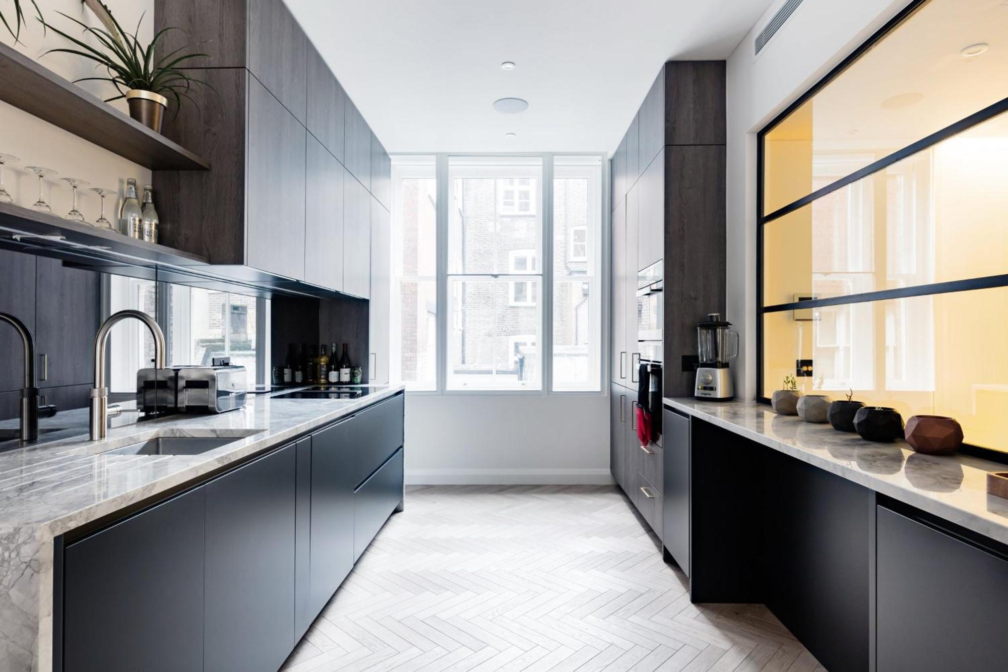 Modern Apartment & Rooms At Charing Cross ロンドン エクステリア 写真
