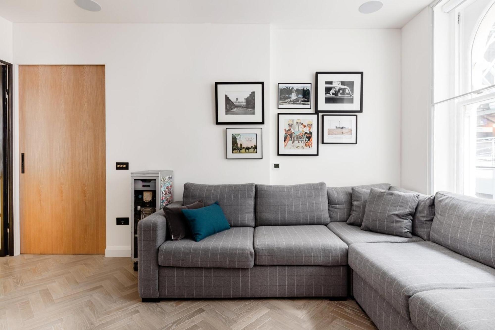 Modern Apartment & Rooms At Charing Cross ロンドン エクステリア 写真