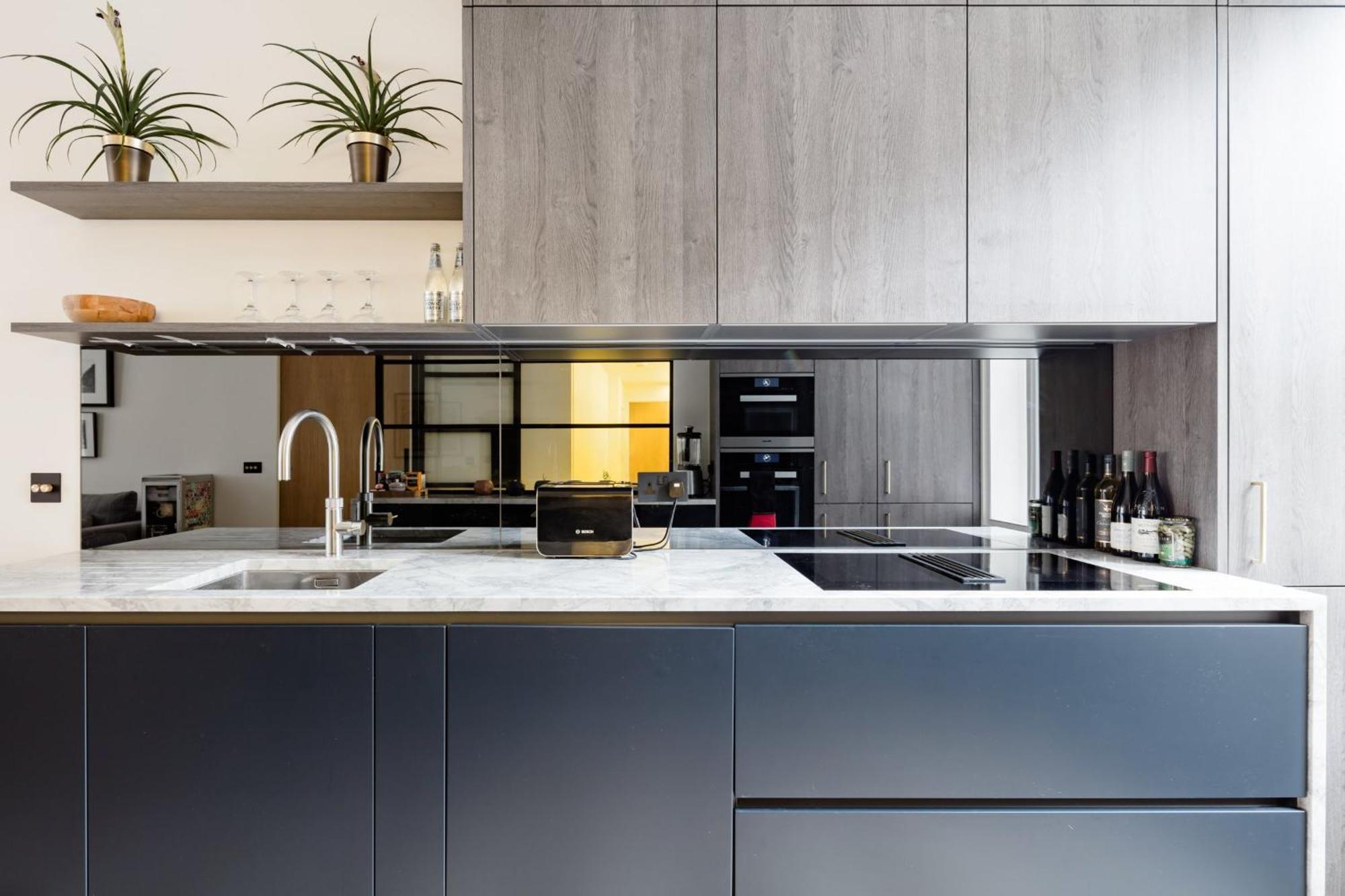 Modern Apartment & Rooms At Charing Cross ロンドン エクステリア 写真
