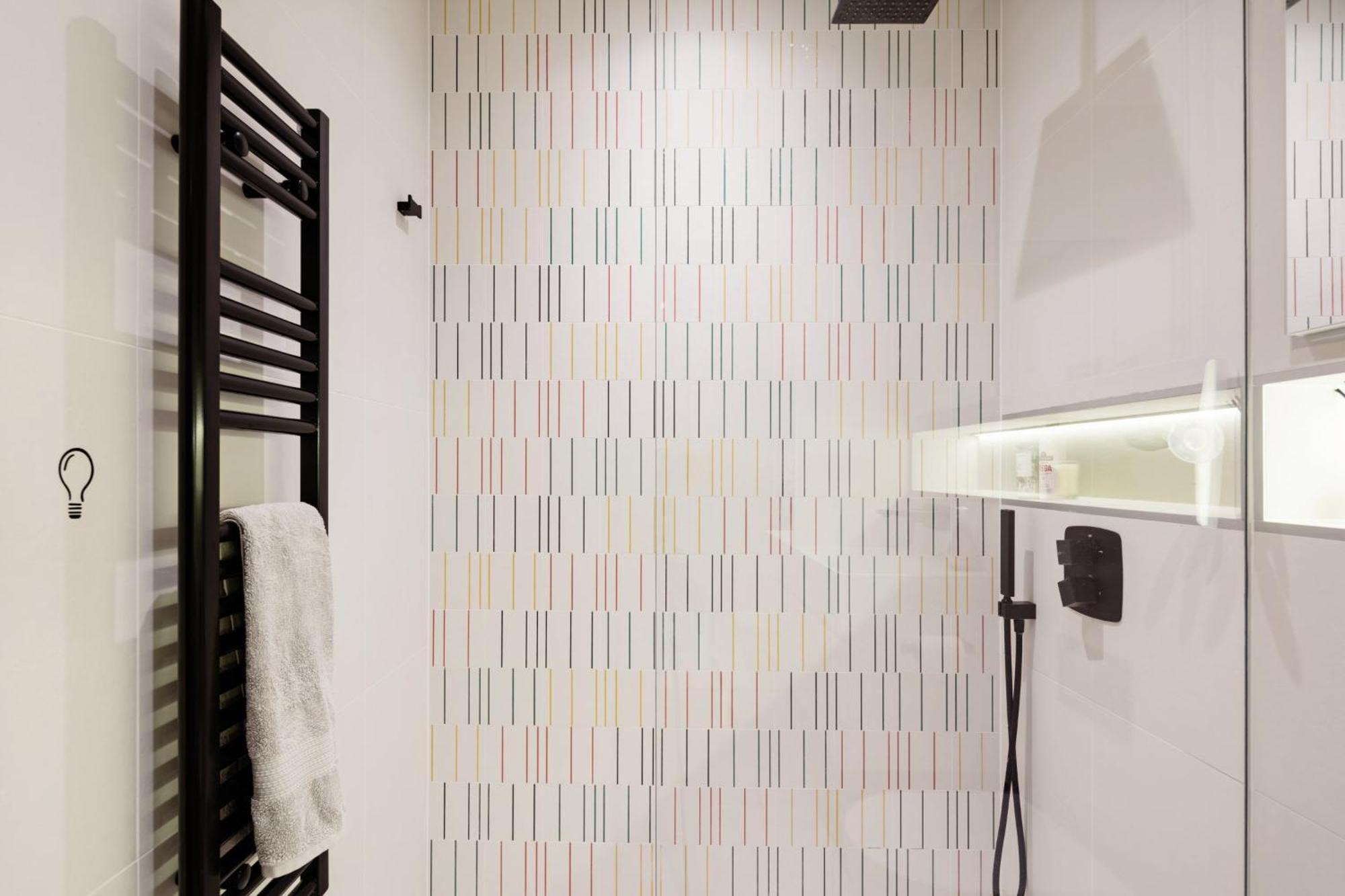Modern Apartment & Rooms At Charing Cross ロンドン エクステリア 写真